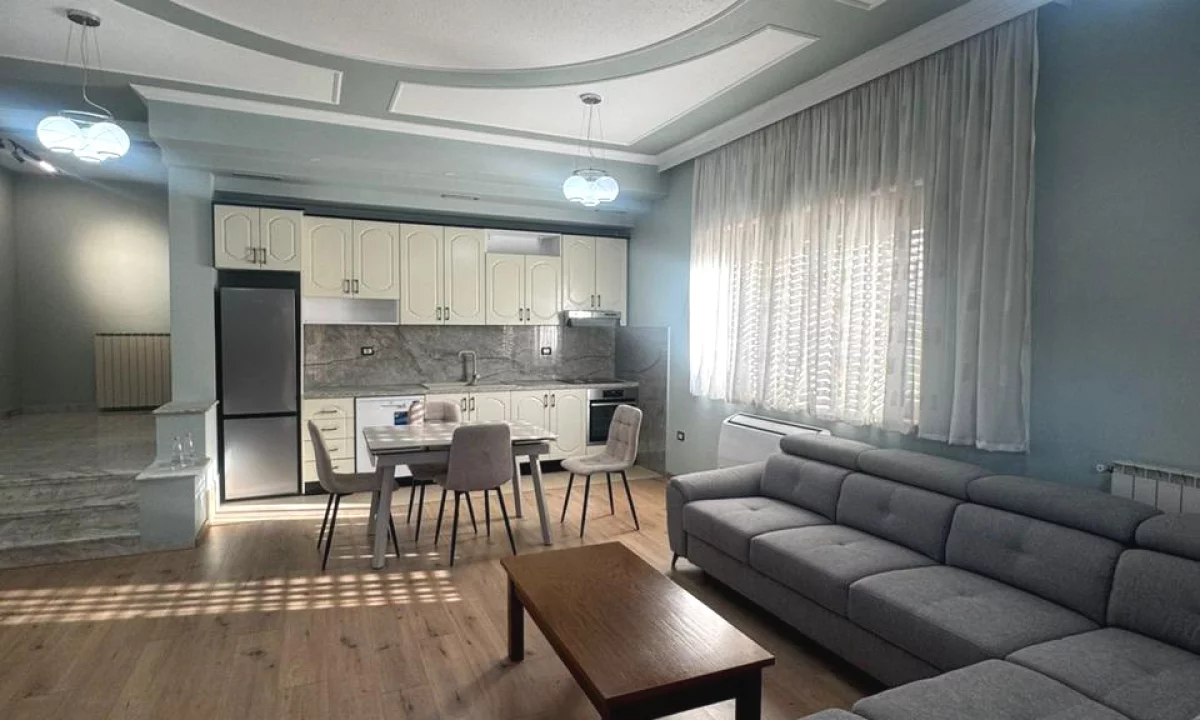 Shtepi me qera Vila Luksoze ne Tirane, 2+1, Mobilimi E mobiluar, Pagesa 70,000  Leke.