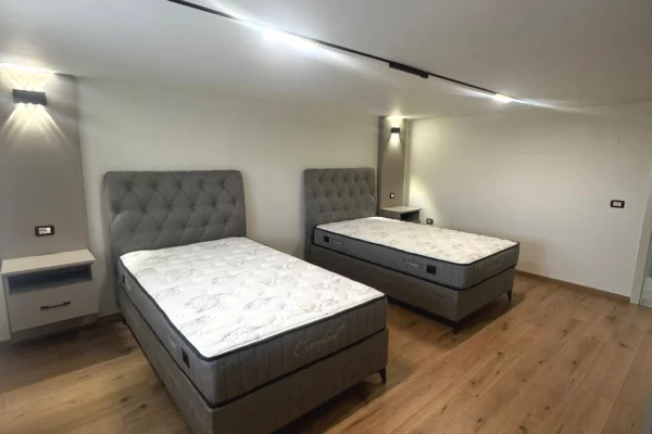 Shtepi me qera Vila Luksoze ne Tirane, 2+1, Mobilimi E mobiluar, Pagesa 70,000  Leke.