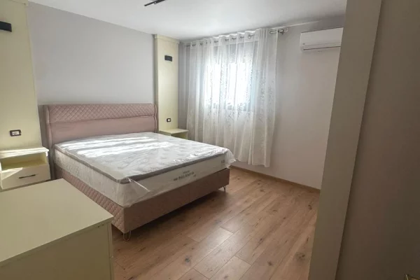 Shtepi me qera Vila Luksoze ne Tirane, 2+1, Mobilimi E mobiluar, Pagesa 70,000  Leke.