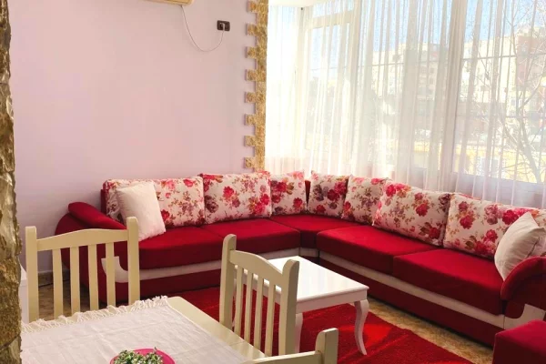 🏢Rruga e Kavajes,prane Spitalit Gjerman jepet me qera apartament 2+1,i mobiluar. 600 Euro