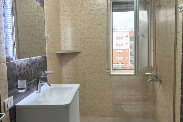 Shtepi me qera Apartament ne Tirane, 2+1, Mobilimi E mobiluar, Pagesa 80,000  Leke.