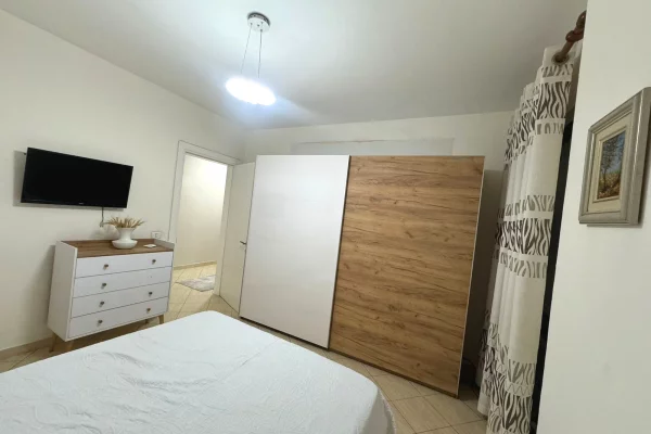 Shtepi me qera Apartament ne Tirane, 2+1, Mobilimi E mobiluar, Pagesa 70,000  Leke.