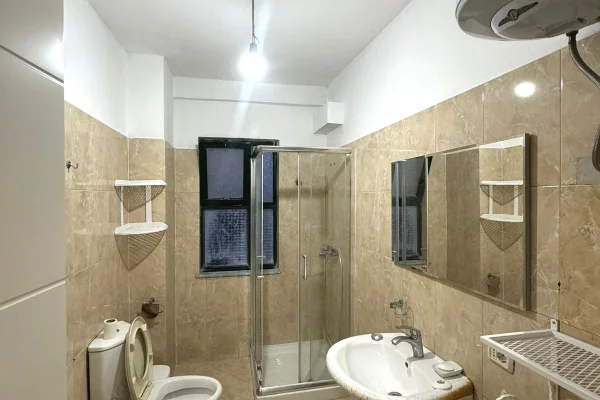 Shtepi me qera Apartament ne Tirane, 2+1, Mobilimi E mobiluar, Pagesa 70,000  Leke.