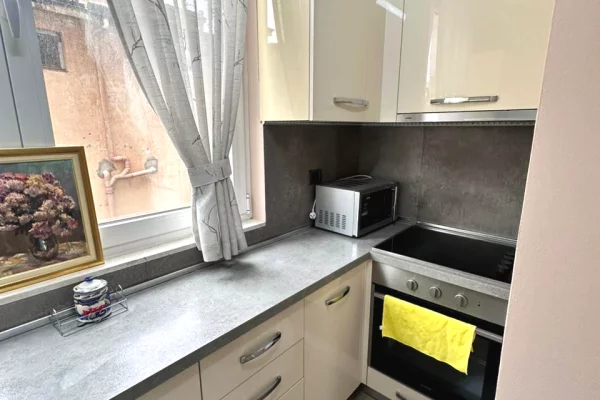 Shtepi me qera Apartament ne Tirane, 2+1, Mobilimi E mobiluar, Pagesa 650  Euro.