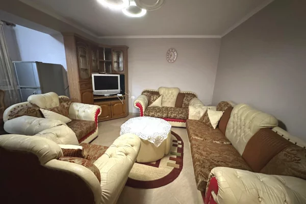 Shtepi me qera 1+1 ne Tirane - 50,000 Leke