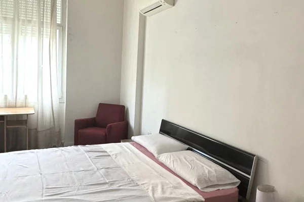 Shtepi me qera Apartament ne Tirane, 2+1, Mobilimi E mobiluar, Pagesa 65,000  Leke.