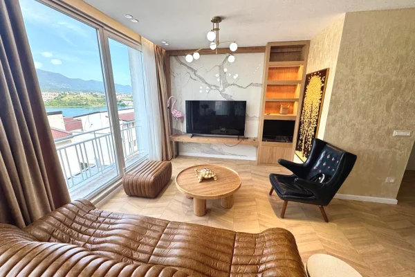 Shtepi me qera 2+1 ne Tirane - 1,500 Euro