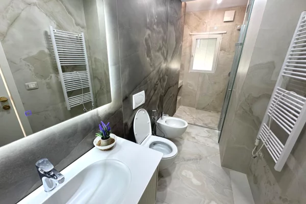 Shtepi me qera Apartament ne Tirane, 2+1, Mobilimi E mobiluar, Pagesa 1,500  Euro.