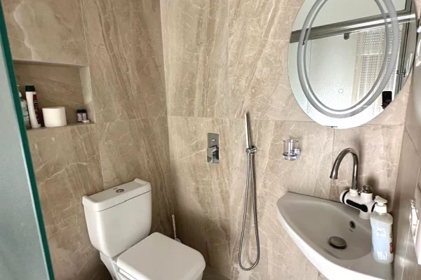 Shtepi me qera Apartament ne Tirane, 2+1, Mobilimi E mobiluar, Pagesa 1,200  Euro.