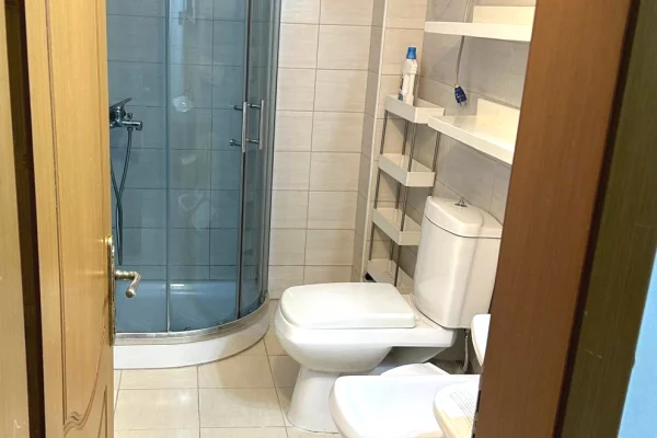 Shtepi me qera Apartament ne Tirane, 2+1, Mobilimi E mobiluar, Pagesa 55,000  Leke.