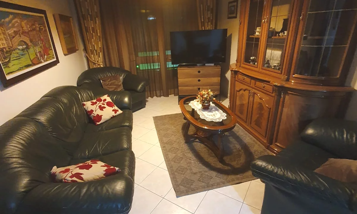 Shtepi me qera Vila Luksoze ne Tirane, 2+1, Mobilimi E mobiluar, Pagesa 60,000  Leke.