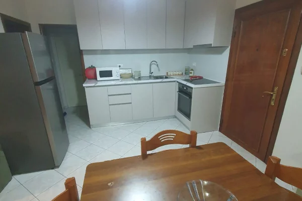 Shtepi me qera 2+1 ne Tirane - 60,000 Leke