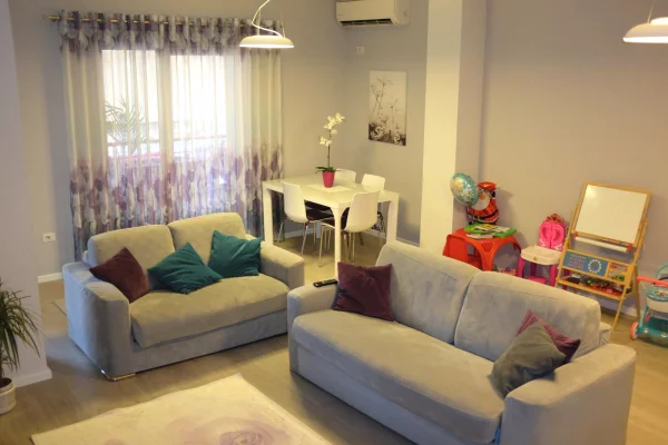 Shtepi me qera 1+1 ne Tirane - 60,000 Leke