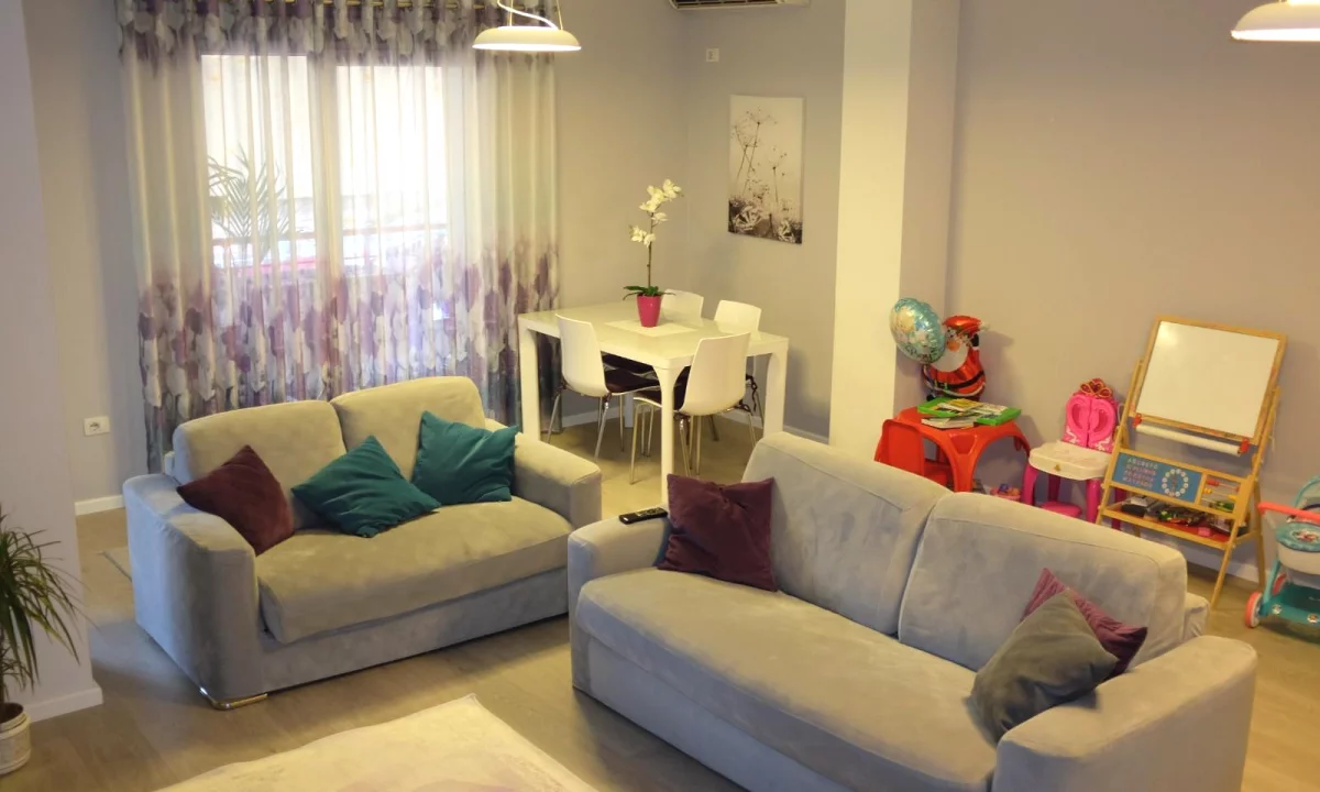 Shtepi me qera Apartament ne Tirane, 1+1, Mobilimi E mobiluar, Pagesa 60,000  Leke.