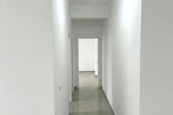 Shtepi me qera Apartament ne Tirane, 2+1, Mobilimi Pjeserisht e mobiluar, Pagesa 40,000  Leke.