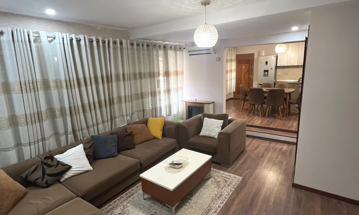 Shtepi me qera Apartament ne Tirane, 3+1, Mobilimi E mobiluar, Pagesa 600  Euro.