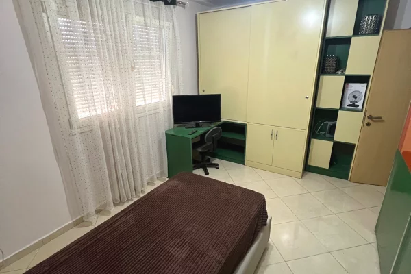 Shtepi me qera Apartament ne Tirane, 3+1, Mobilimi E mobiluar, Pagesa 600  Euro.