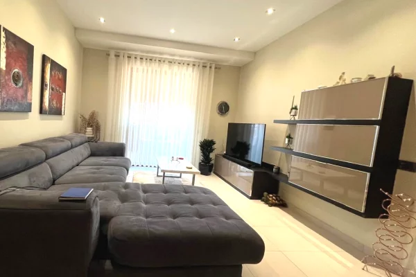 Shtepi me qera 2+1 ne Tirane - 65,000 Leke