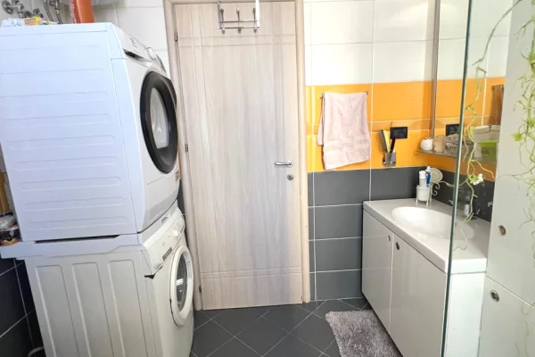 Shtepi me qera Apartament ne Tirane, 2+1, Mobilimi E mobiluar, Pagesa 65,000  Leke.