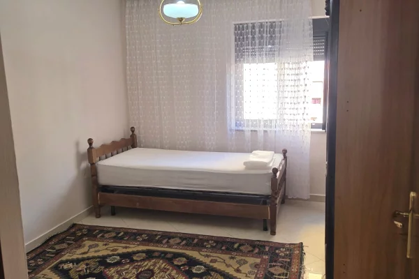 Shtepi me qera Apartament ne Tirane, 2+1, Mobilimi E mobiluar, Pagesa 50,000  Leke.