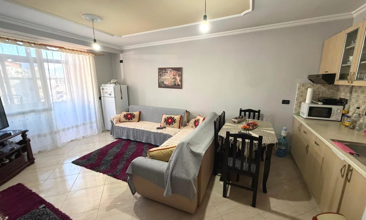 Shtepi ne shitje Apartament ne Tirane, 2+1, Mobilimi E mobiluar, Pagesa 100,000  Euro.