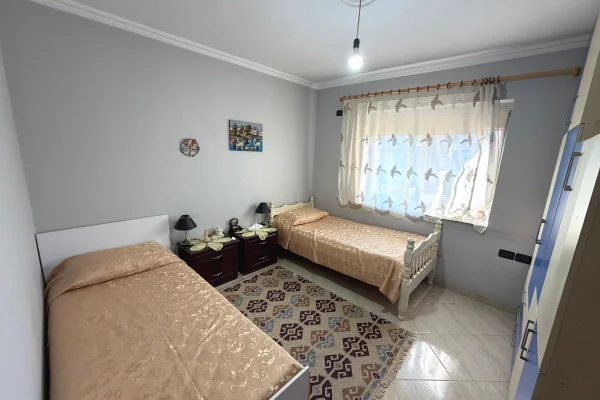 Shtepi ne shitje Apartament ne Tirane, 2+1, Mobilimi E mobiluar, Pagesa 100,000  Euro.