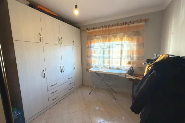 Shtepi ne shitje Apartament ne Tirane, 2+1, Mobilimi E mobiluar, Pagesa 100,000  Euro.