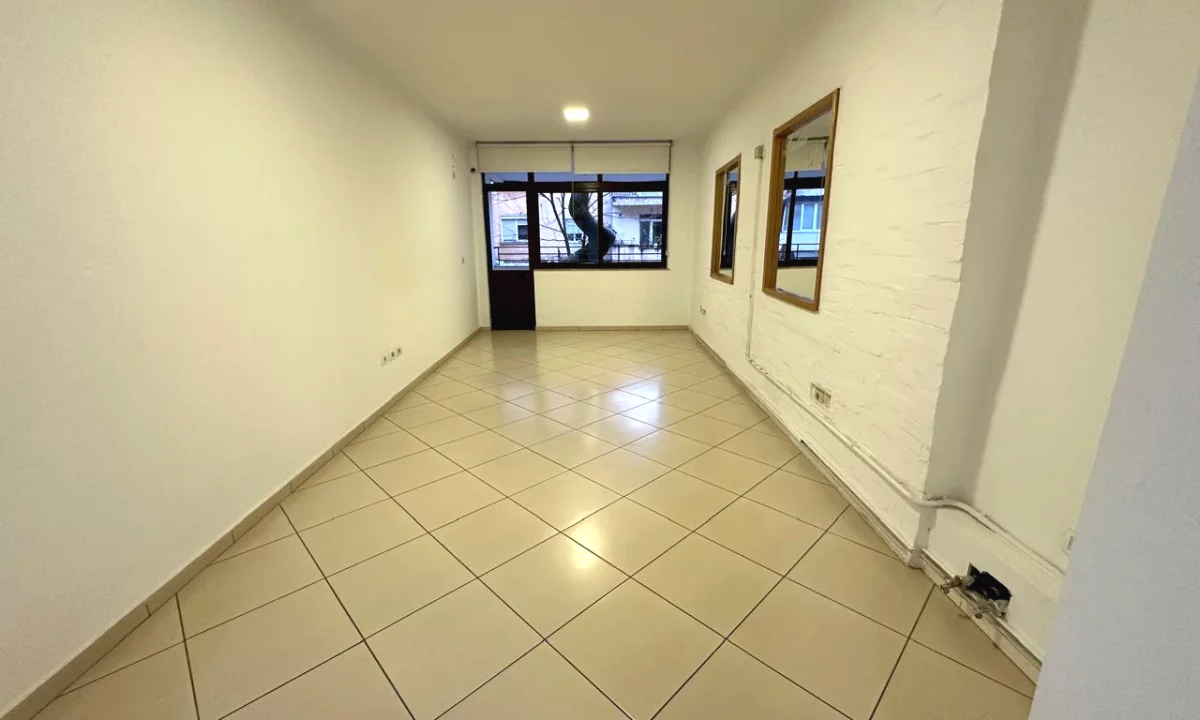 🏢Ne zonen e Myslym Shyrit,jepet me qera ambient biznesi,Bosh.700Euro