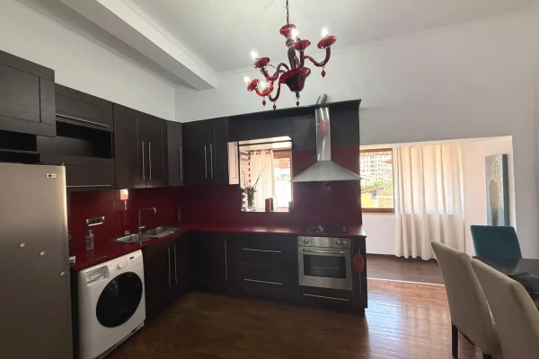 Shtepi me qera Apartament ne Tirane, 2+1, Mobilimi E mobiluar, Pagesa 1,200  Euro.
