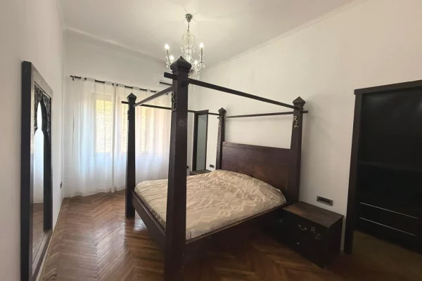 Shtepi me qera Apartament ne Tirane, 2+1, Mobilimi E mobiluar, Pagesa 1,200  Euro.