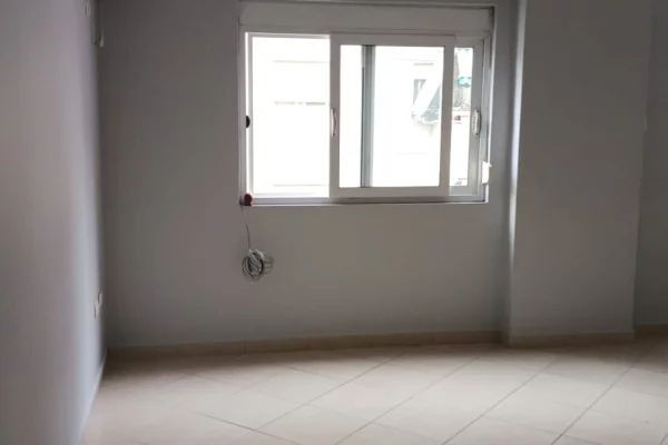 Shtepi me qera Apartament ne Tirane, 2+1, Mobilimi Pjeserisht e mobiluar, Pagesa 55,000  Leke.