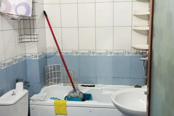 Shtepi me qera Apartament ne Tirane, 2+1, Mobilimi Pjeserisht e mobiluar, Pagesa 55,000  Leke.