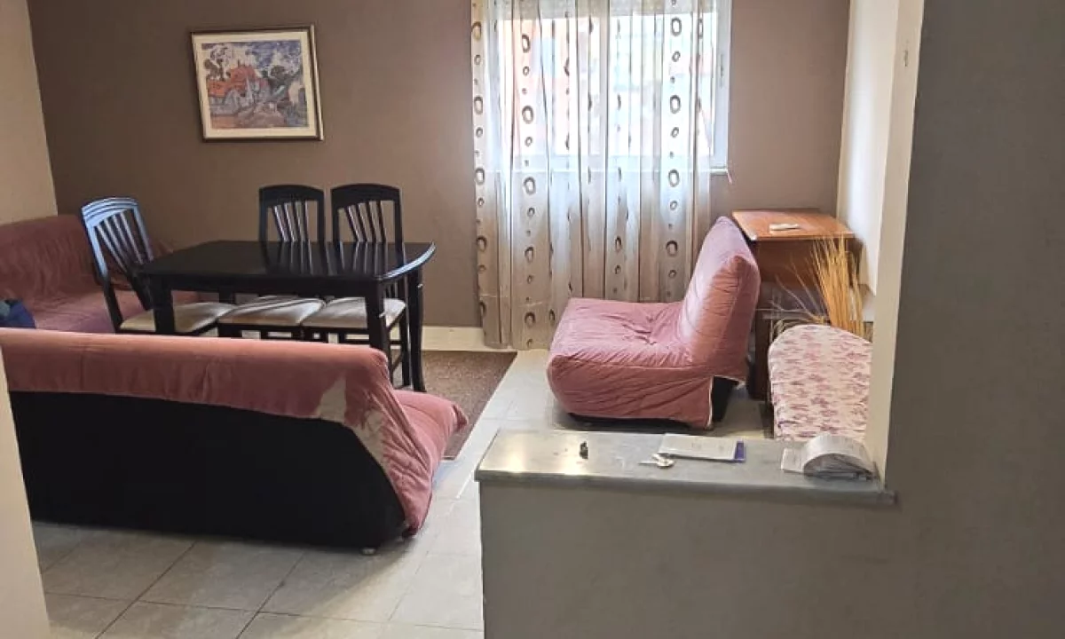 Shtepi ne shitje Apartament ne Tirane, 3+1, Mobilimi E mobiluar, Pagesa 177,000  Euro.