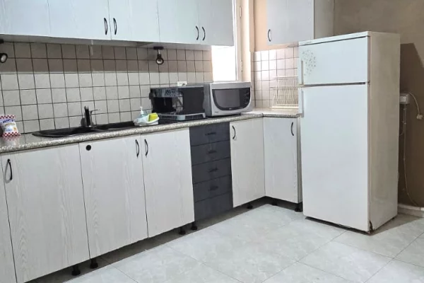 Shtepi ne shitje Apartament ne Tirane, 3+1, Mobilimi E mobiluar, Pagesa 177,000  Euro.