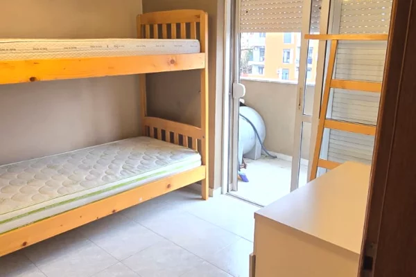 Shtepi ne shitje Apartament ne Tirane, 3+1, Mobilimi E mobiluar, Pagesa 177,000  Euro.