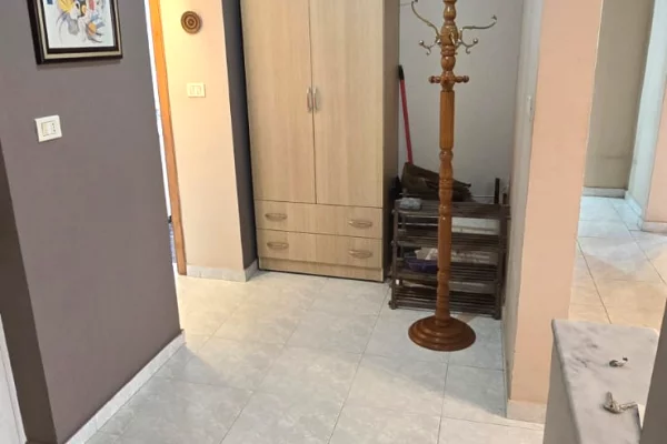 Shtepi ne shitje Apartament ne Tirane, 3+1, Mobilimi E mobiluar, Pagesa 177,000  Euro.