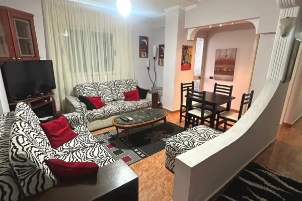 Shtepi me qera Apartament ne Tirane, 2+1, Mobilimi E mobiluar, Pagesa 50,000  Leke.