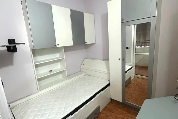 Shtepi me qera Apartament ne Tirane, 2+1, Mobilimi E mobiluar, Pagesa 50,000  Leke.