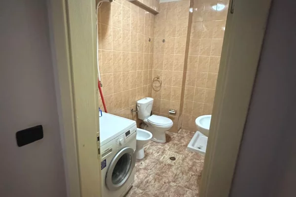 Shtepi me qera Apartament ne Tirane, 2+1, Mobilimi E mobiluar, Pagesa 50,000  Leke.