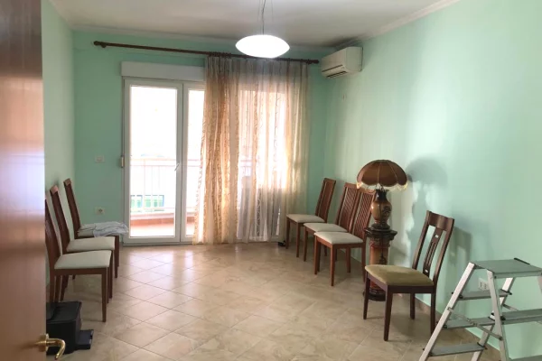Ambient biznesi me qera 3+1 ne Tirane - 900 Euro