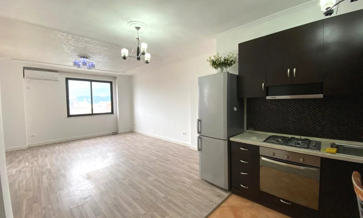 🏢Ish Ekspozita Shqiperia Sot,jepet me qera apartament3+1+2,pjeserisht i mobiluar.1,500Euro (Neto)