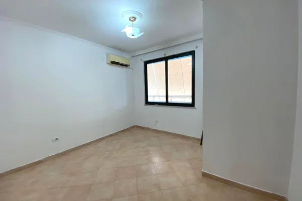🏢Ish Ekspozita Shqiperia Sot,jepet me qera apartament3+1+2,pjeserisht i mobiluar.1,500Euro (Neto)