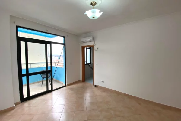 🏢Ish Ekspozita Shqiperia Sot,jepet me qera apartament3+1+2,pjeserisht i mobiluar.1,500Euro (Neto)