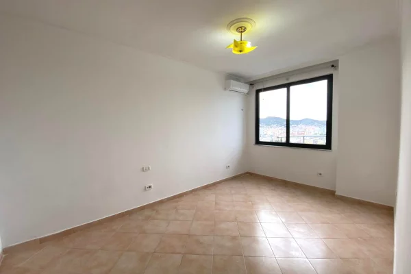 🏢Ish Ekspozita Shqiperia Sot,jepet me qera apartament3+1+2,pjeserisht i mobiluar.1,500Euro (Neto)