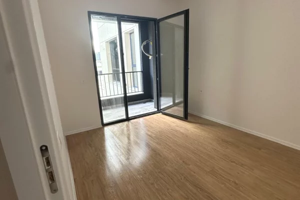 Business Property for Rent 3+1 in Tirana - 550 Euro