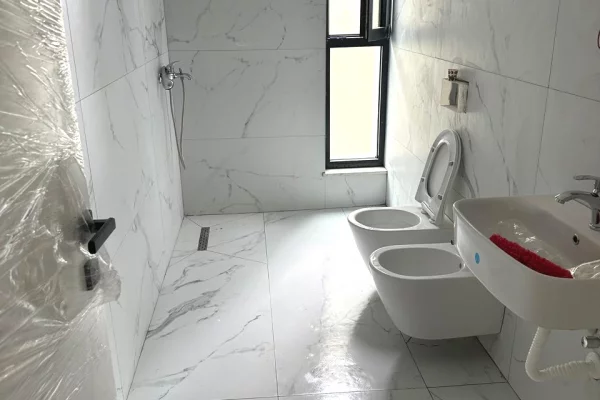 🏢Rruga Jordan Misja jepet me qera apartament,1+1,bosh.550Euro