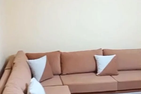 🏢Ne zonen e Xhamllikutprane Rossman&Lales,jepet me qera apartament 2+1,i mobiluar.60,000Leke