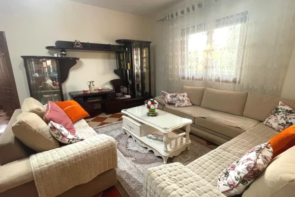 Shtepi me qera 2+1 ne Tirane - 40,000 Leke