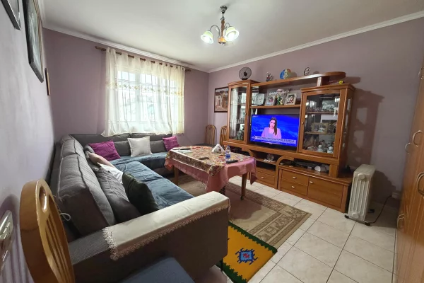 Shtepi ne shitje Apartament ne Tirane, 2+1, Mobilimi E mobiluar, Pagesa 128,000  Euro.