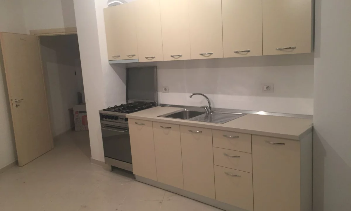 Shtepi me qera Apartament ne Tirane, 2+1, Mobilimi E mobiluar, Pagesa 50,000  Leke.